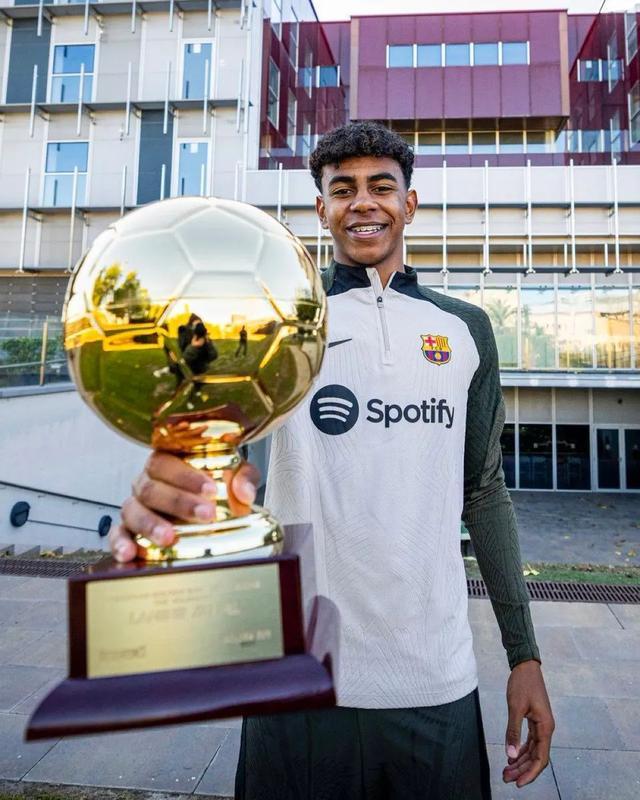 世体：伊纳西奥完成续约后，巴萨的引进希望变得渺茫（世体：伊纳西奥续约，巴萨签下他的可能性大幅降低）