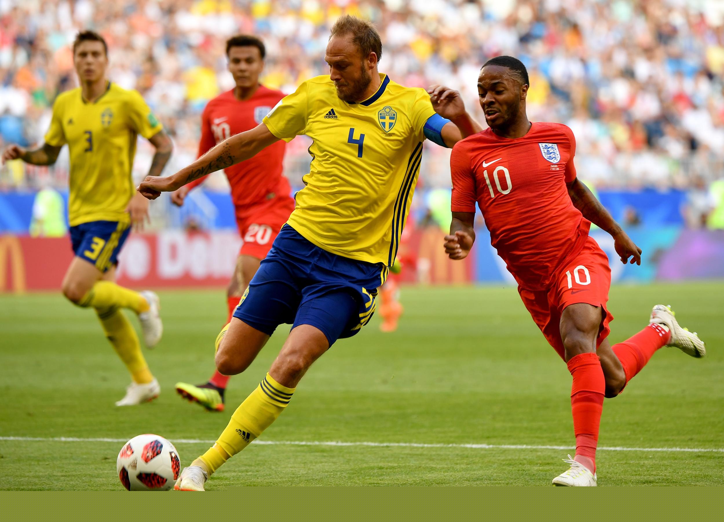 西班牙此前10次对阵乌拉圭5胜5平保持不败，打进16球丢8球（西班牙近10次对阵乌拉圭取得5胜5平不败战绩，共打入16球失8球）