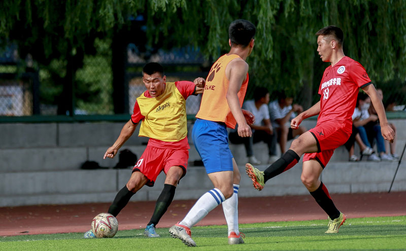 利物浦双星身价暴跌2000万欧！克洛普遗留下的阵容隐患爆发（利物浦两将身价缩水2000万欧，克洛普遗留阵容短板集中暴露）
