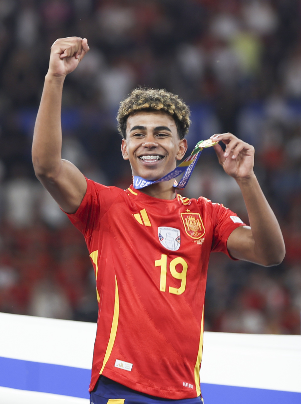 每体：巴萨计划与卡萨多涨薪续约，双方不久后将进行谈判（每体：巴萨将与卡萨多加薪续约，双方谈判在即）