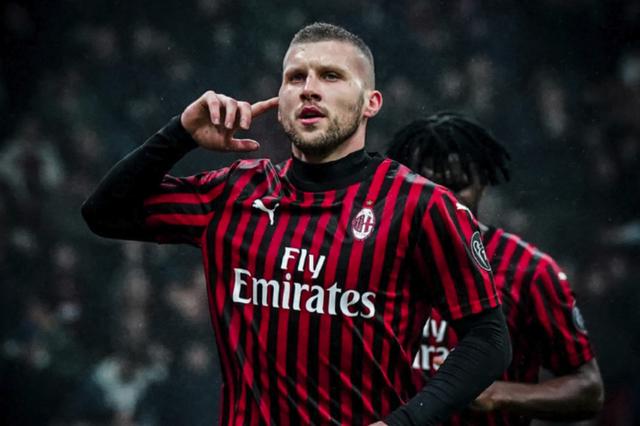 国家德比皇马2-1巴萨5分领跑 近6轮巴萨比皇马多拿9分反超4分（国家德比皇马2-1力克巴萨一度5分领跑，近6轮巴萨净胜9分已反超4分）