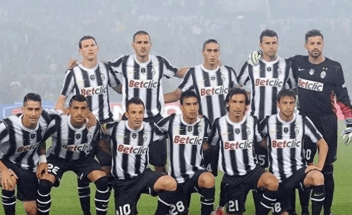 孔帕尼因为人手输球，阿尔特塔则因为人手变得眉清目秀（孔帕尼败在缺兵少将，阿尔特塔仗阵容齐整越发体面）