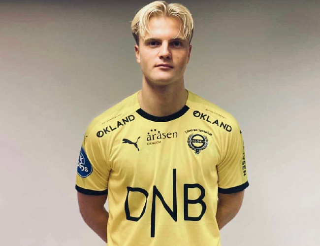 被球迷询问是否会考虑加盟阿森纳，库尼亚大笑回应（被问是否加盟阿森纳，库尼亚笑着回应）